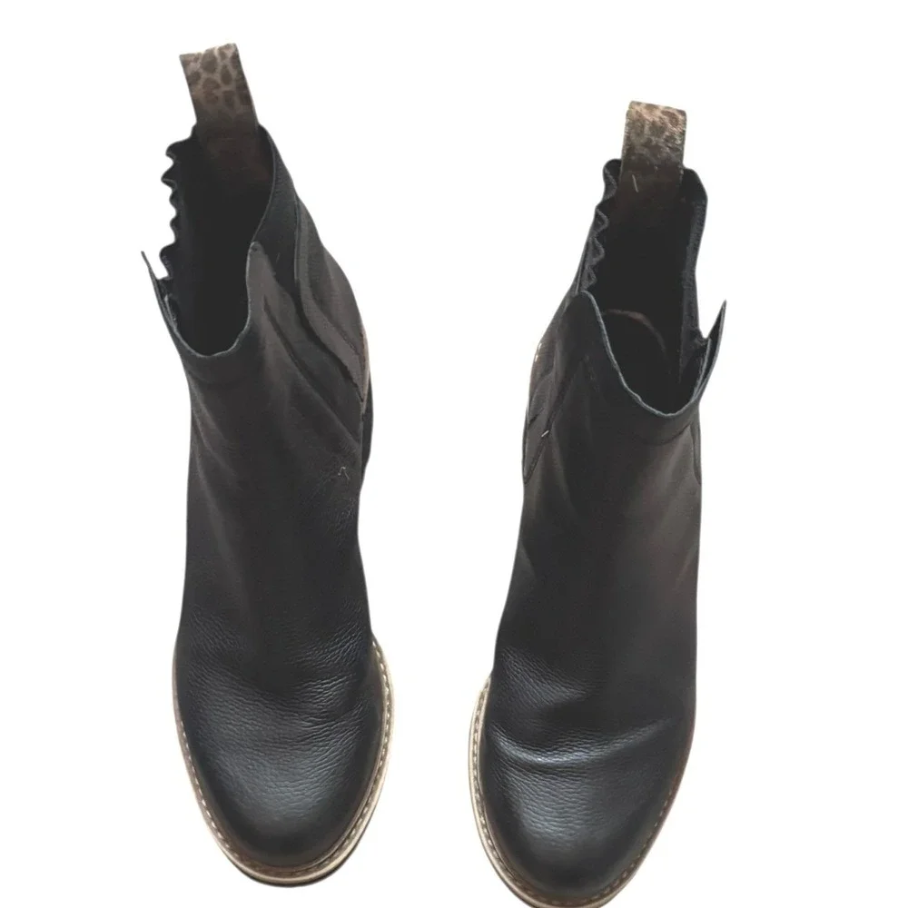 Dolce Vita Huey H2O Water Resistant‎ leather Chelsea Chunky Boots 7.5
